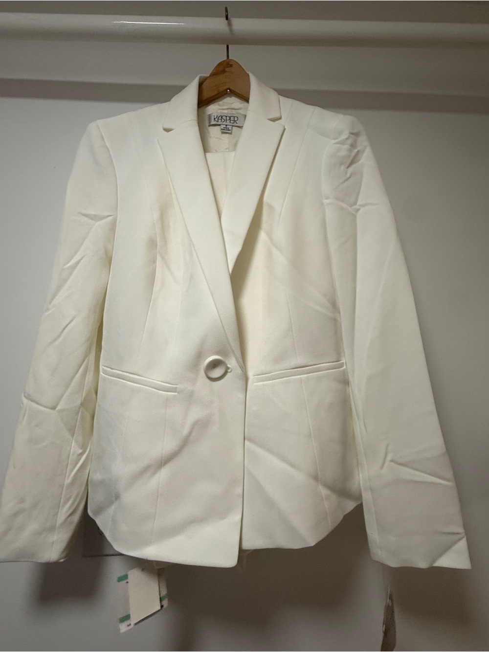 Kasper White Single-Button Blazer (size 6) Jacket with Trousers (size 8)